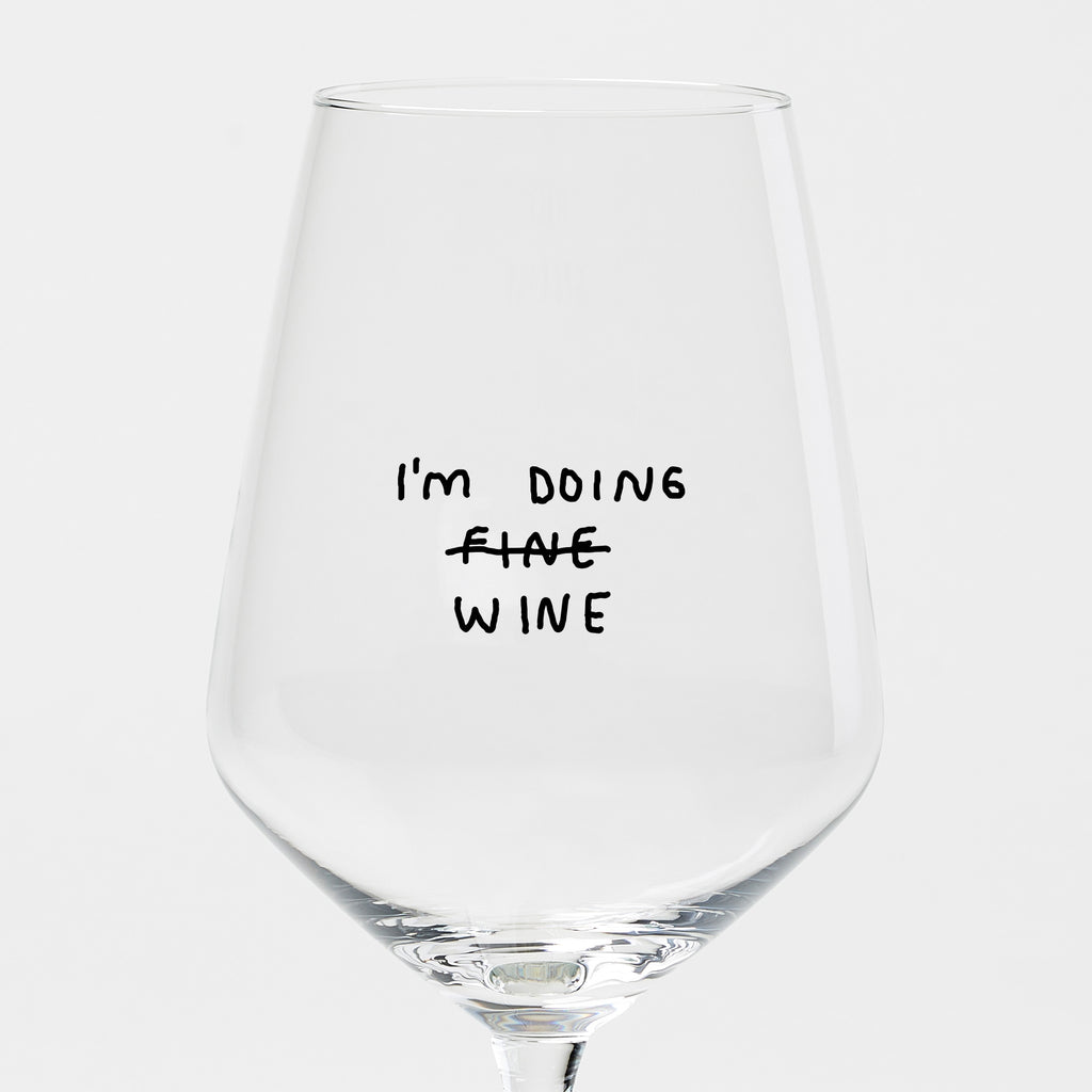 "I'm Doing Wine" Weinglas by Johanna Schwarzer × selekkt