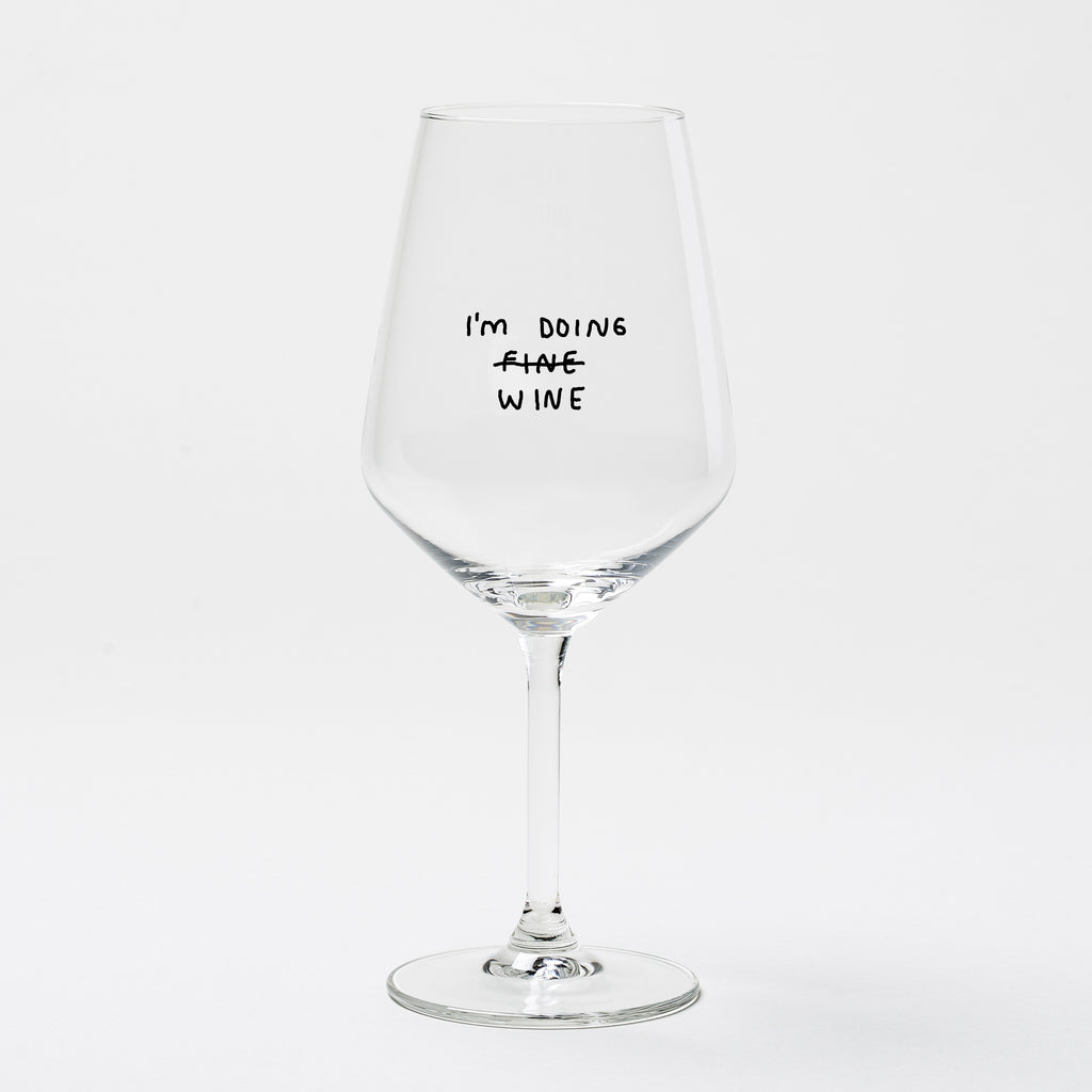 "I'm Doing Wine" Weinglas by Johanna Schwarzer × selekkt
