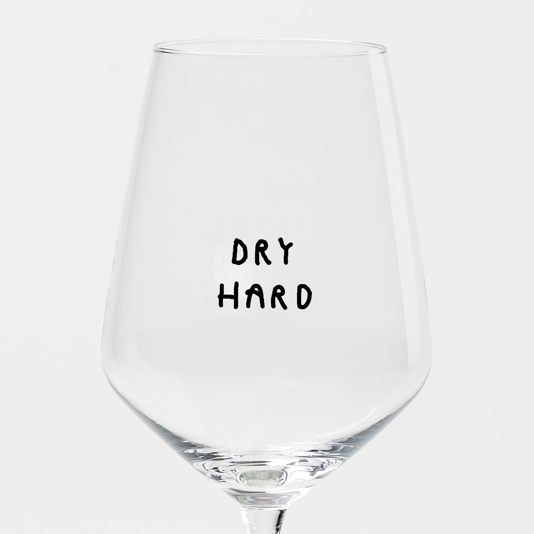 "Dry Hard" Weinglas by Johanna Schwarzer × selekkt