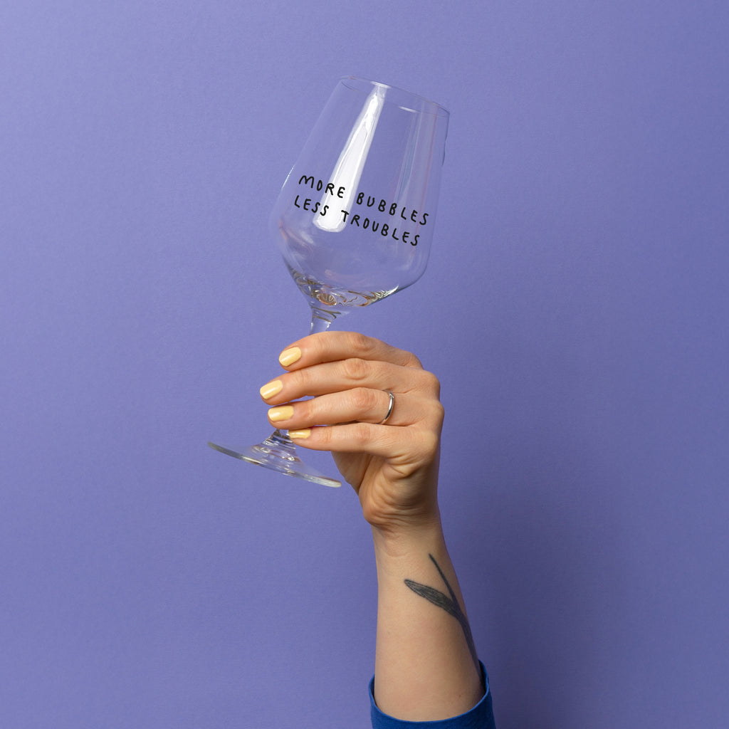 "More Bubbles Less Troubles" Weinglas